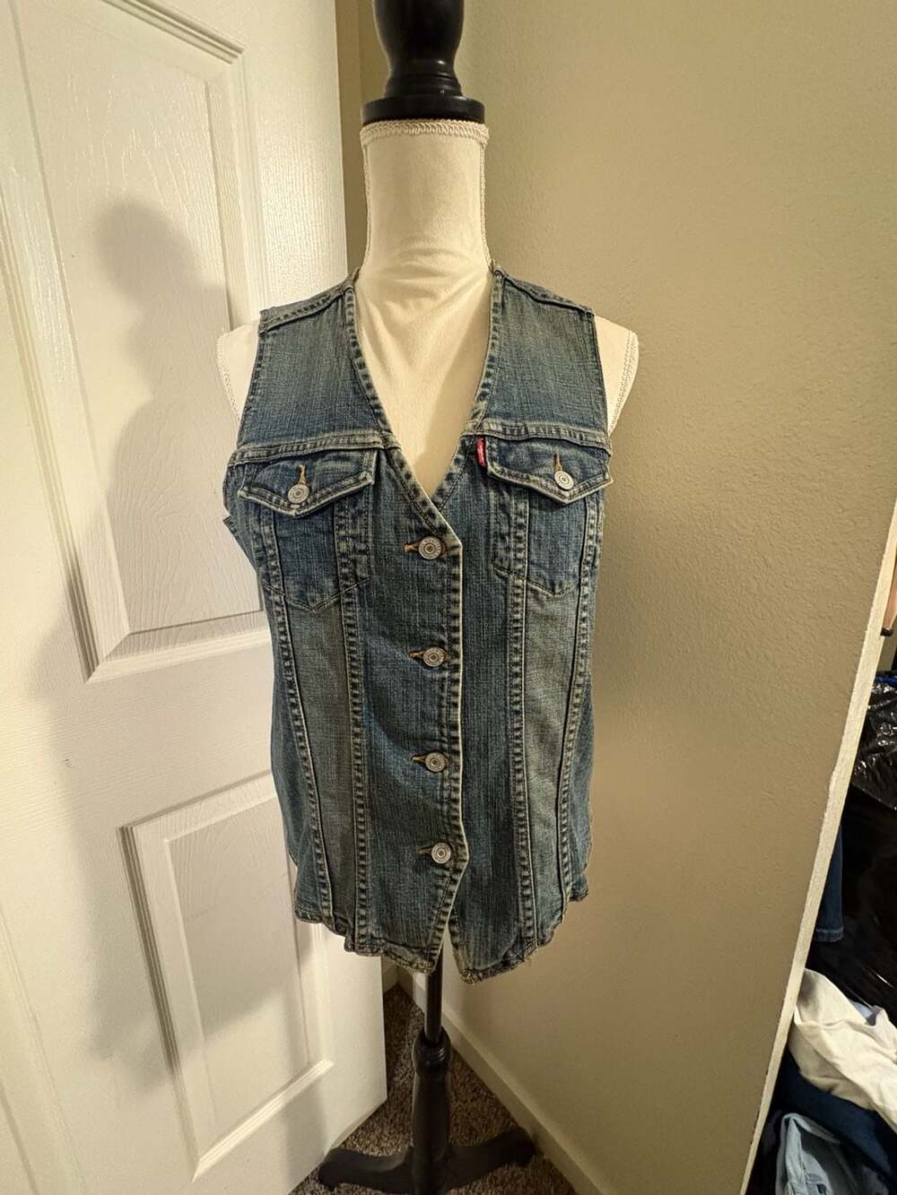 Levi's Denim Vest Size L Blue Cotton Button Front Sleeveless Jacket